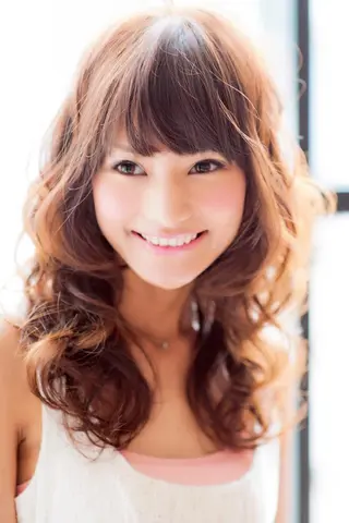 セミロング カラー ヤナ マネージャーのヘアスタイル