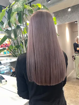 ロング cinq PROJECT所属・ミルクティーベージュ /三村克彦のヘアスタイル