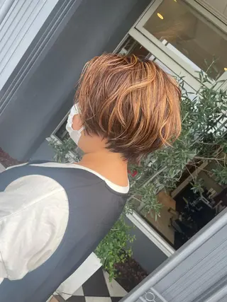 ショート カラー 佐々木 麻純のヘアスタイル