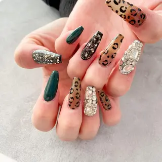 ネイル ゴテゴテ💙ワンホン リオナのネイルデザイン