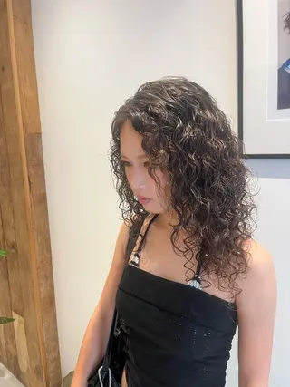 セミロング パーマ 中山 優里のヘアスタイル