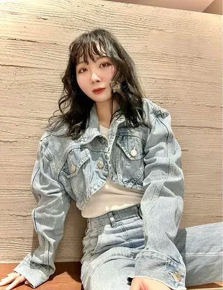 セミロング カラー NEST by chord所属・サキ🤍ハイトーン 🩰くびれ巻きヘアのヘアスタイル