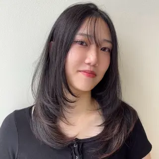 セミロング 加藤 彩花のヘアスタイル