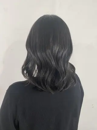 セミロング カラー AnFye une qatllのヘアスタイル