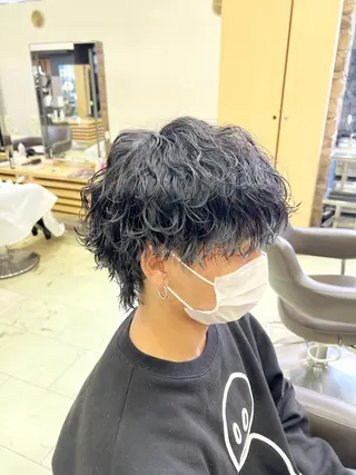 ショート パーマ メンズ ﾎｯﾄﾍﾟｯﾊﾟｰ に移行中【かな】のヘアスタイル