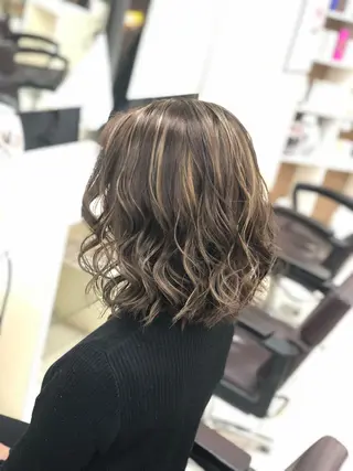 ミディアム LANI OOSAKAのヘアスタイル