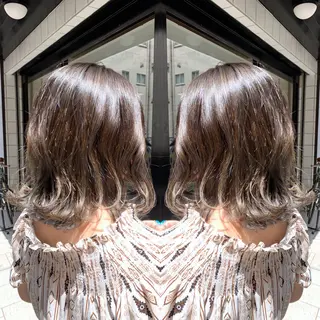 ミディアム カラー ハイライトが 得意なニキです😊のヘアスタイル