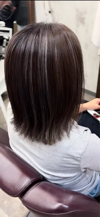ミディアム カラー 藤田 麗安のヘアスタイル