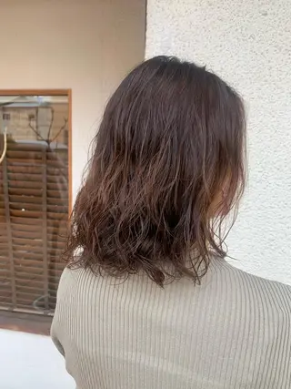 ミディアム カラー パーマ putri 川邉 優花のヘアスタイル