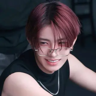 ミディアム カラー メンズ 岡田大志🇰🇷 中/韓メンズヘアのヘアスタイル