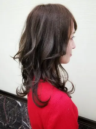 セミロング 大人の艶髪✂️ 矢崎美紀のヘアスタイル