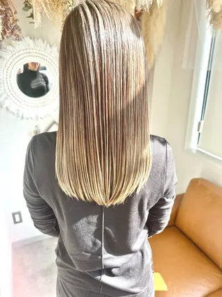 セミロング カラー 伊藤 裕貴のヘアスタイル