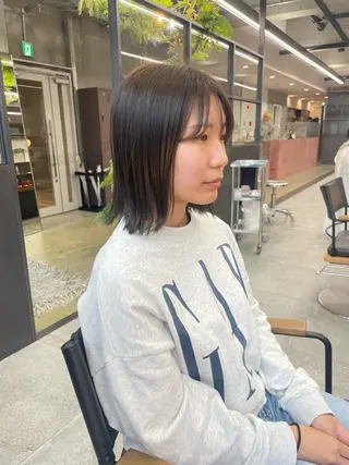 ミディアム 鈴木瑛里／ブロンド ベージュ／男女のヘアスタイル