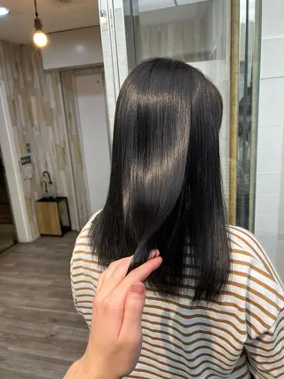 セミロング 【YUTO】確実に 髪を綺麗にするプロ。のヘアスタイル