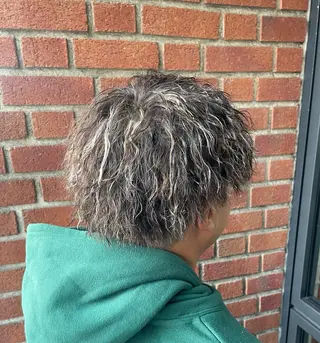 カラー パーマ VII所属・市妙 瑠基のヘアスタイル