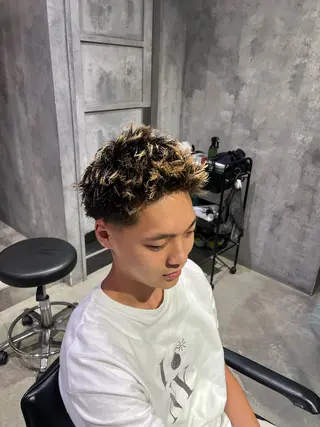 ショート パーマ メンズ 山下 歩夢のヘアスタイル