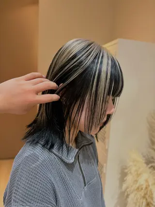 ミディアム カラー 櫻井 莉子のヘアスタイル