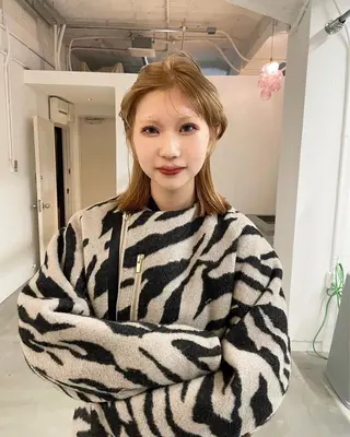 セミロング カラー IRO所属・岡田 祐樹のヘアスタイル