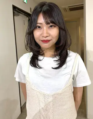 ミディアム カラー mizuki/ピンク ベージュ.レイヤーのヘアスタイル