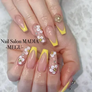 ネイル MADIA藤沢所属・MADIA MEGUのネイルデザイン