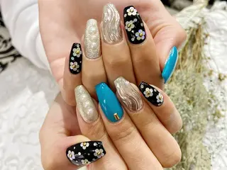 ネイル nailsalon Mirrorのネイルデザイン