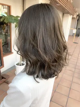 ミディアム カラー 中津/柔らかカラー/ ナガオ　イズミのヘアスタイル