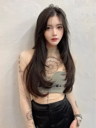 ロング 韓国ヘア レイヤーカットのヘアスタイル