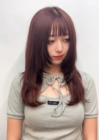ロング カラー 渡 汐音のヘアスタイル