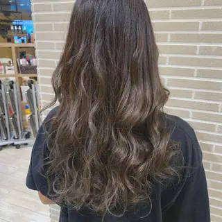 セミロング amie三ノ宮所属・潟上 菜摘のヘアスタイル