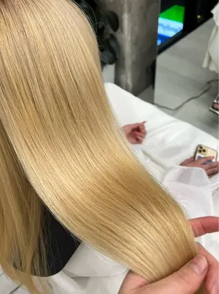 ロング CHARLES DESSIN所属・神宮前 ／吉田日和のヘアスタイル