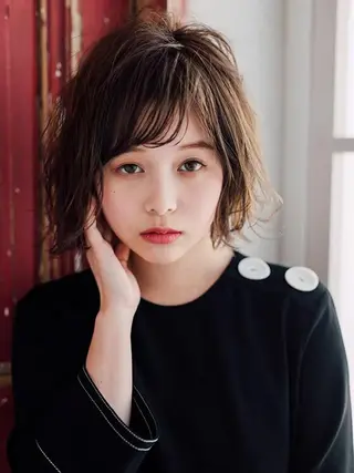 ミディアム 平野 沙織のヘアスタイル