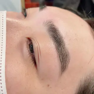 アイブロウ あさひ かなのヘアスタイル