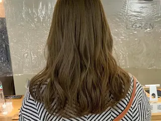 セミロング LOREN＋透明感 オリーブhirokoのヘアスタイル