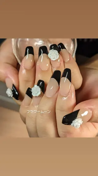 ネイル フラワー ムーンのネイルデザイン