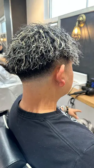 カラー パーマ メンズ 浅岡律喜 /メンズ/フェードのヘアスタイル
