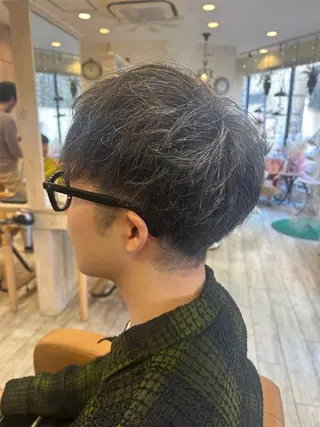 メンズ ブリーチなしカラー 野々花🩰のヘアスタイル