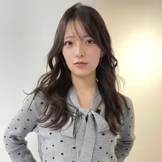 ロング カラー TATSU ミルクティーベージュのヘアスタイル