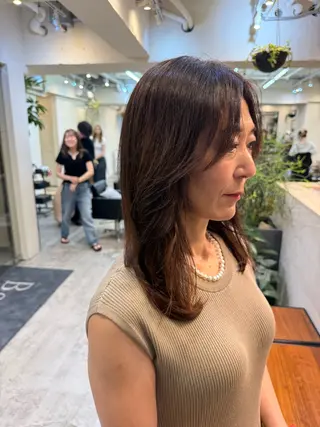 セミロング 川口　開世　カット パーマ　ブリーチのヘアスタイル