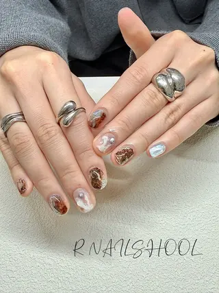 ネイル R nail salon新宿三丁目店所属・R nailのネイルデザイン