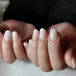 ネイル salon de clea (クレア)所属・秋山 あゆみのネイルデザイン