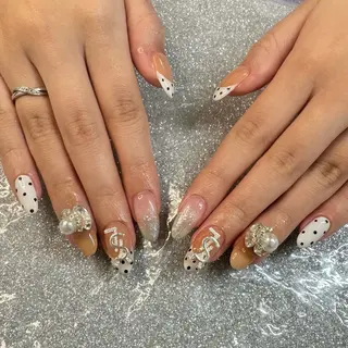 ネイル VIERU 🌈🎀💖のネイルデザイン