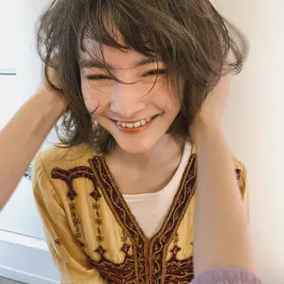 ミディアム カラー パーマ ヘアアレンジ メンズ キッズ ネイル マツエク・マツパ モリモト サナのヘアスタイル