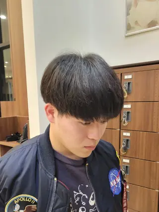 メンズ レブリィゼンコー多摩平の森所属・渡辺将功 メンズカットのヘアスタイル