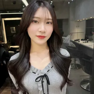 ロング レイヤー、美髪矯正 🌹韓国ヘア芹奈のヘアスタイル