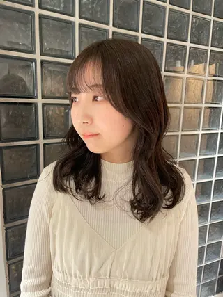 ミディアム アキ/梅田/顔まわり /レイヤーカット/のヘアスタイル