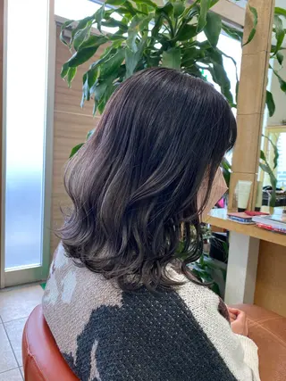 ミディアム カラー ブルームーン所属・モリタ ミツキのヘアスタイル