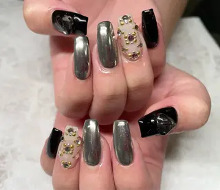 ネイル Roi〈ロワ〉 Minakoのネイルデザイン