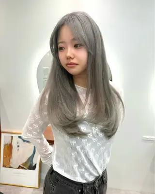 セミロング カラー ✨ブリーチ特化 moc立川　工藤✨のヘアスタイル