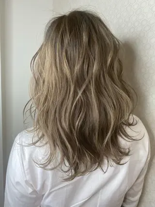 ロング カラー サロンド・かわの所属・岡野 咲絢【さあや】のヘアスタイル