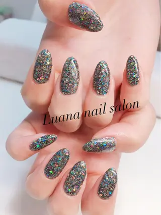 ネイル Loa　salon所属・小南 奈々美のネイルデザイン